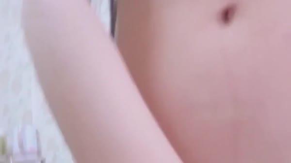 美少女战士CC完美展示处女青春酮体 淫语骚浪求爸爸操小穴 翘挺圆乳肆意玩弄 完美露脸 高清720P原版无水印 (1)